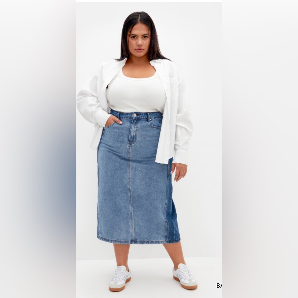 CITY CHIC Women's Plus Size Raegan Skirt mid denim